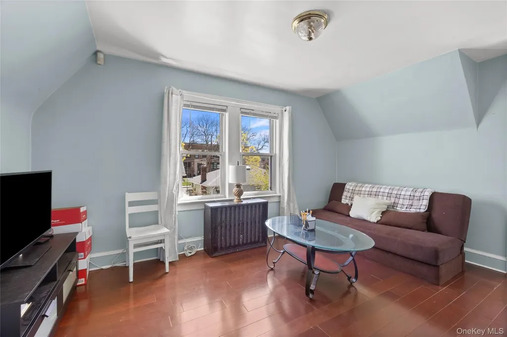 154 E Dean Street Freeport NY 11520