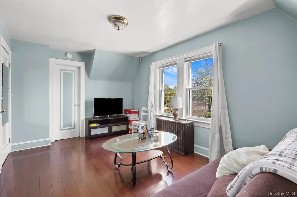 154 E Dean Street Freeport NY 11520