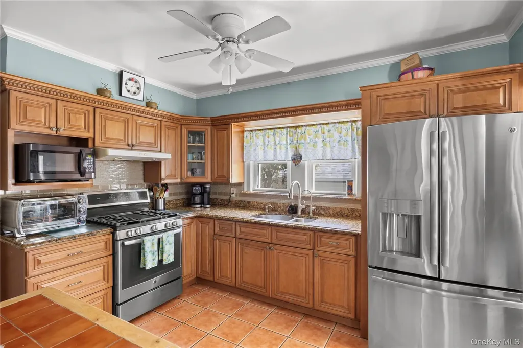 154 E Dean Street Freeport NY 11520