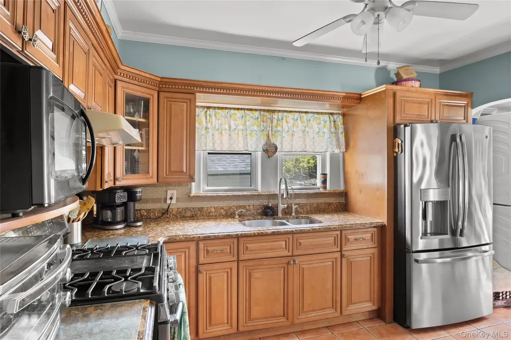 154 E Dean Street Freeport NY 11520