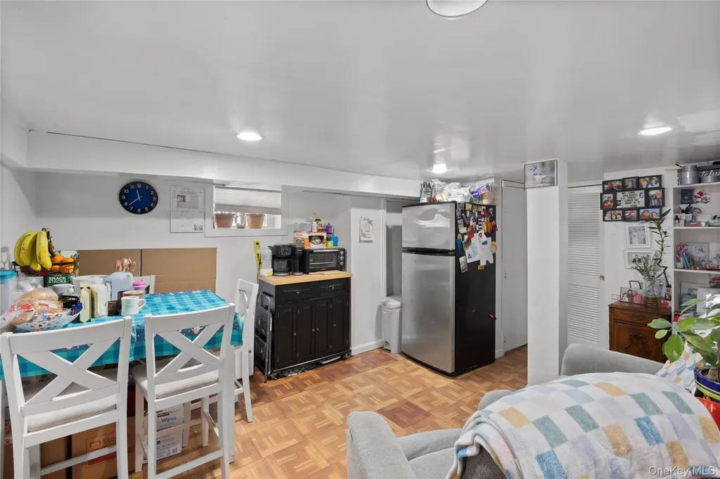 154 E Dean Street Freeport NY 11520