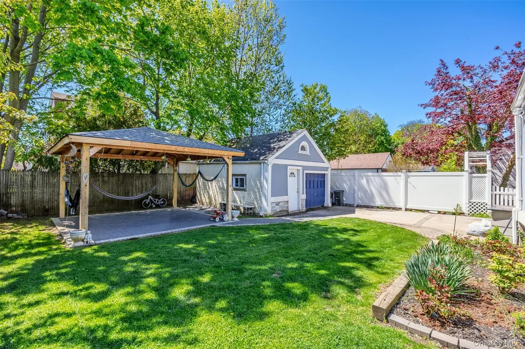 154 E Dean Street Freeport NY 11520