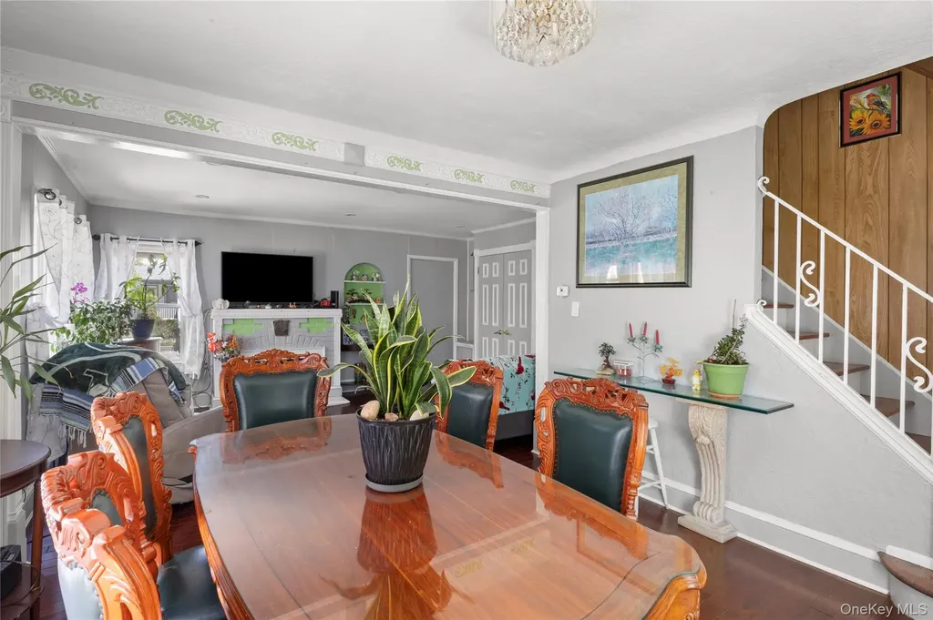 154 E Dean Street Freeport NY 11520