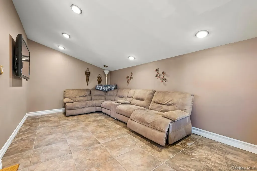 35 W 13th Street Deer Park NY 11729
