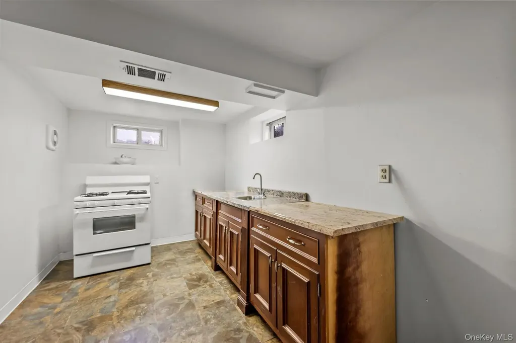35 W 13th Street Deer Park NY 11729