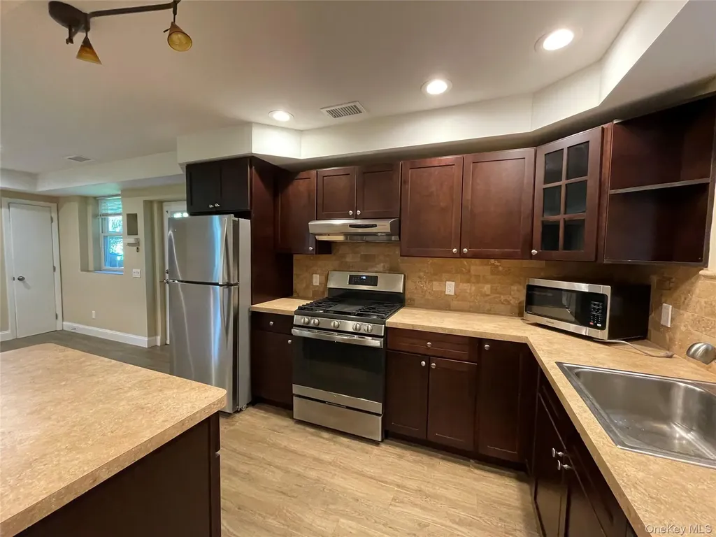 328 E Broadway Port Jefferson NY 11777