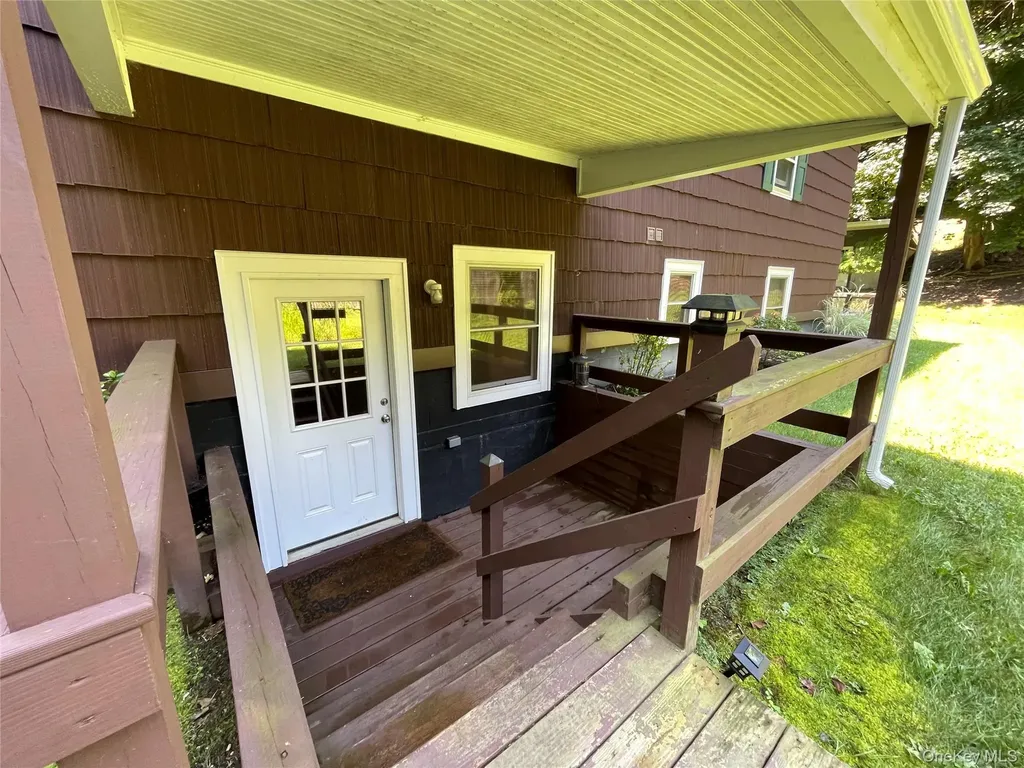 328 E Broadway Port Jefferson NY 11777