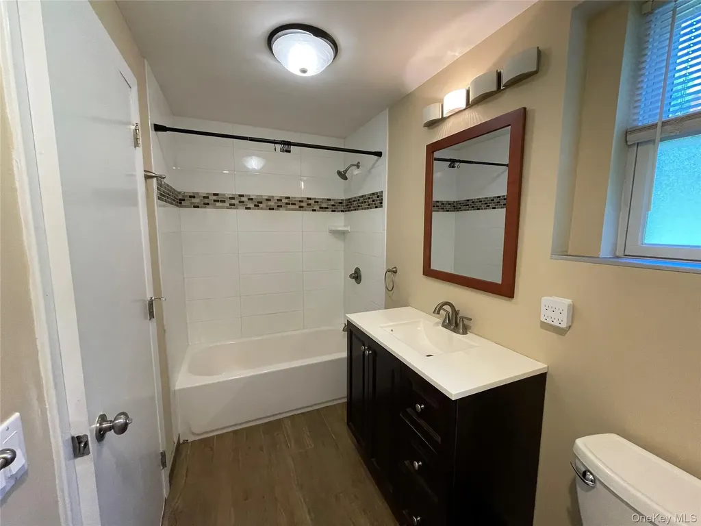 328 E Broadway Port Jefferson NY 11777