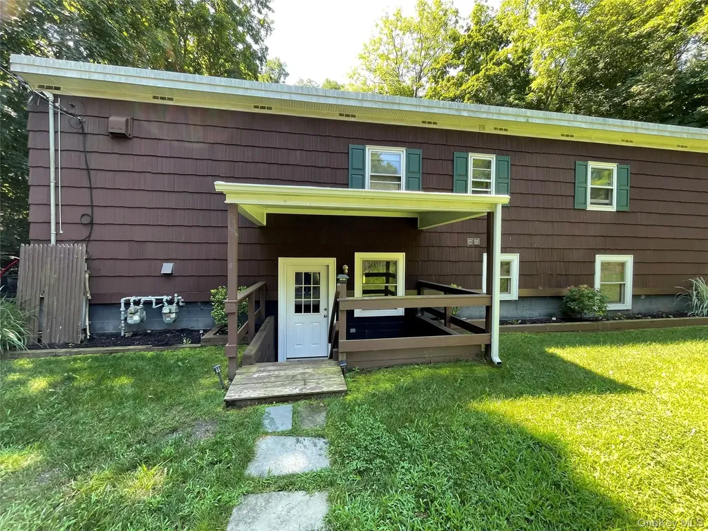 328 E Broadway Port Jefferson NY 11777
