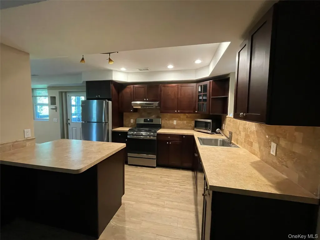 328 E Broadway Port Jefferson NY 11777