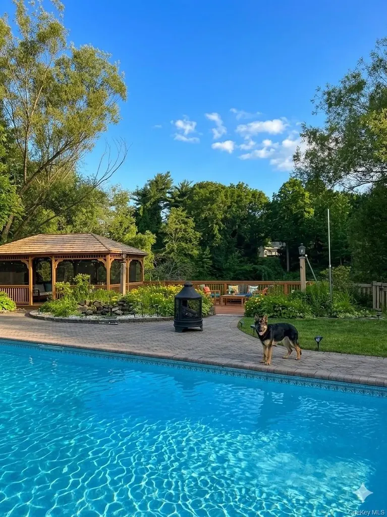 117 Plainview Road Woodbury NY 11797