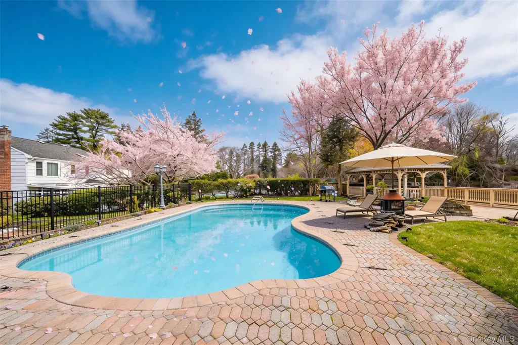 117 Plainview Road Woodbury NY 11797