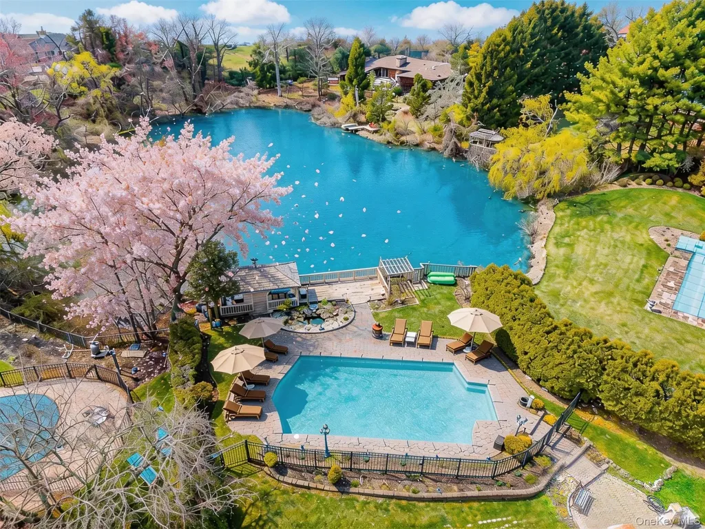 117 Plainview Road Woodbury NY 11797