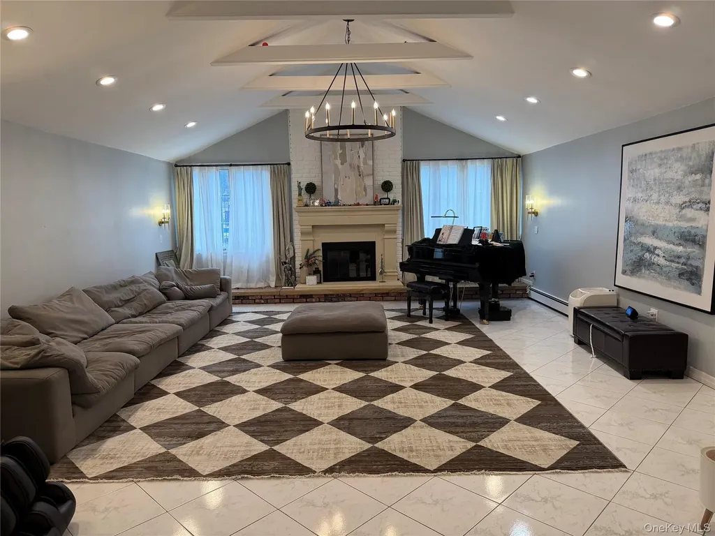 117 Plainview Road Woodbury NY 11797