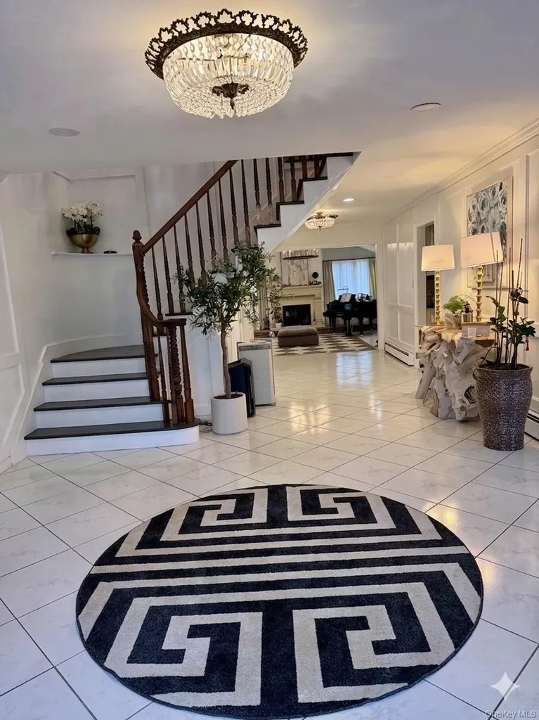 117 Plainview Road Woodbury NY 11797