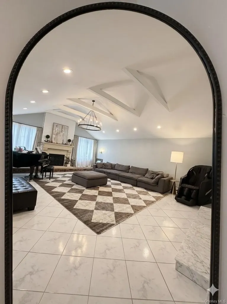 117 Plainview Road Woodbury NY 11797