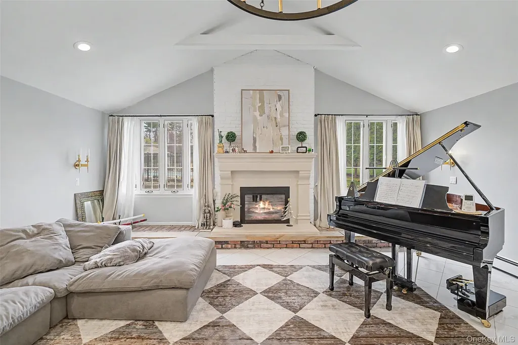 117 Plainview Road Woodbury NY 11797
