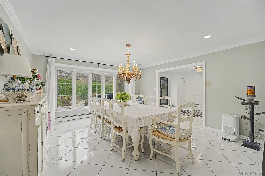 117 Plainview Road Woodbury NY 11797