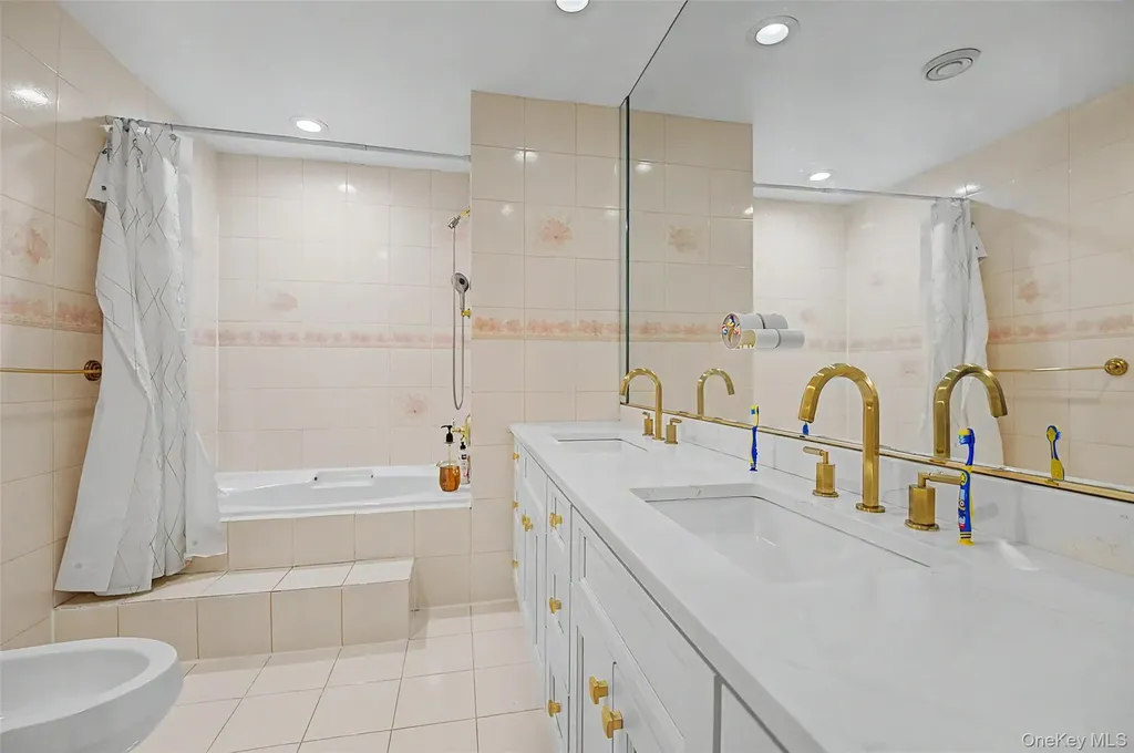 117 Plainview Road Woodbury NY 11797