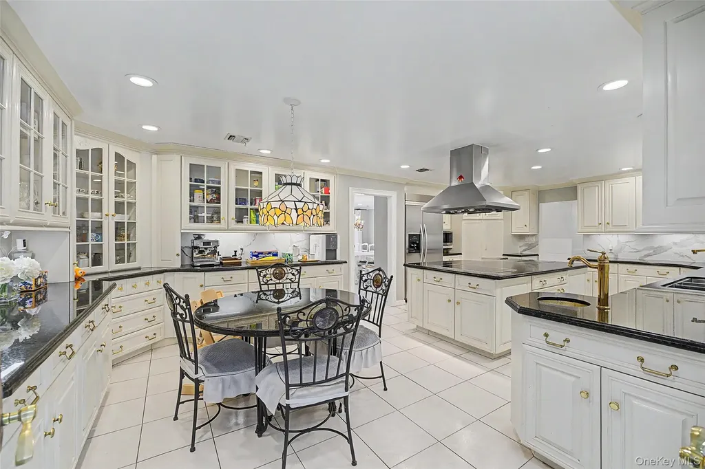 117 Plainview Road Woodbury NY 11797