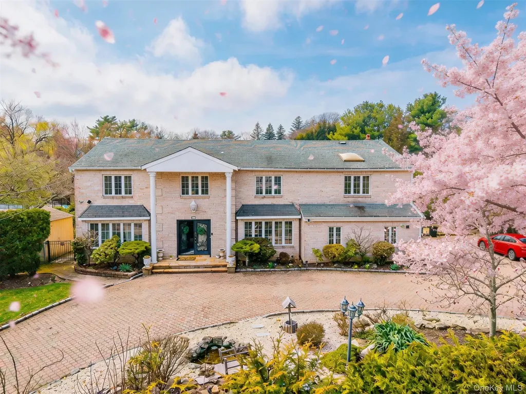 117 Plainview Road Woodbury NY 11797