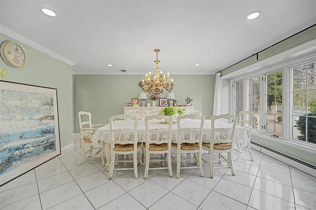 117 Plainview Road Woodbury NY 11797