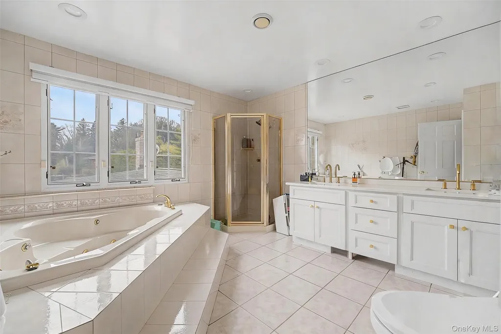 117 Plainview Road Woodbury NY 11797