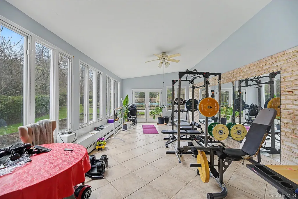 117 Plainview Road Woodbury NY 11797