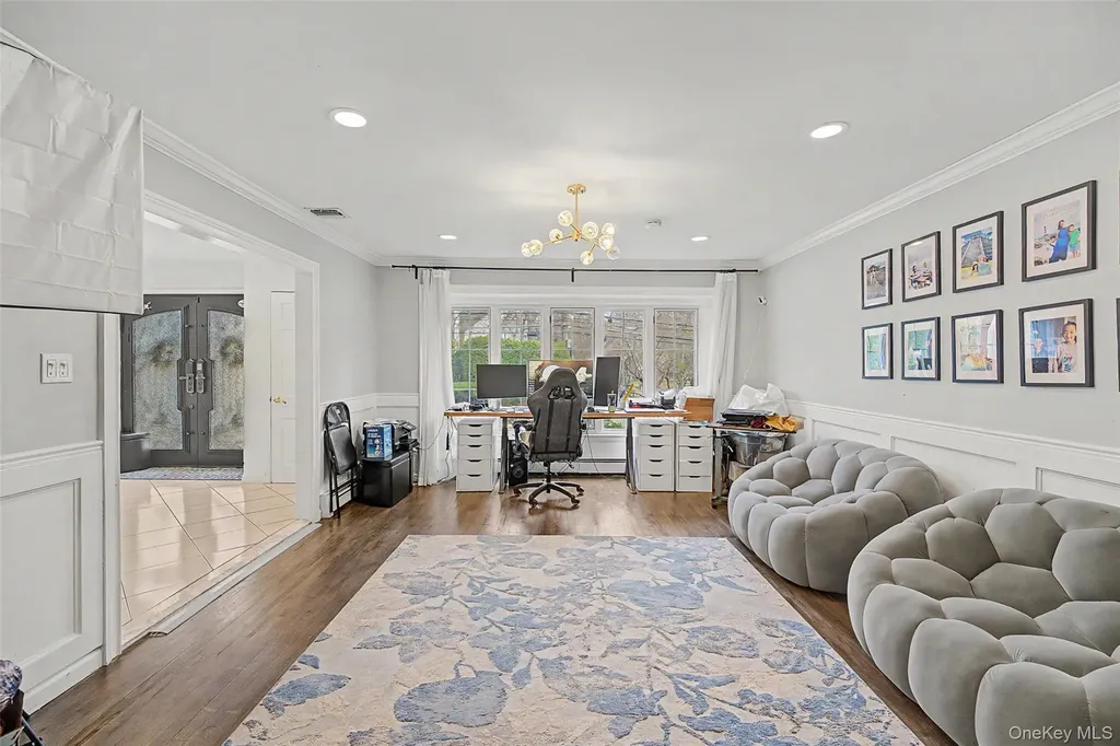 117 Plainview Road Woodbury NY 11797