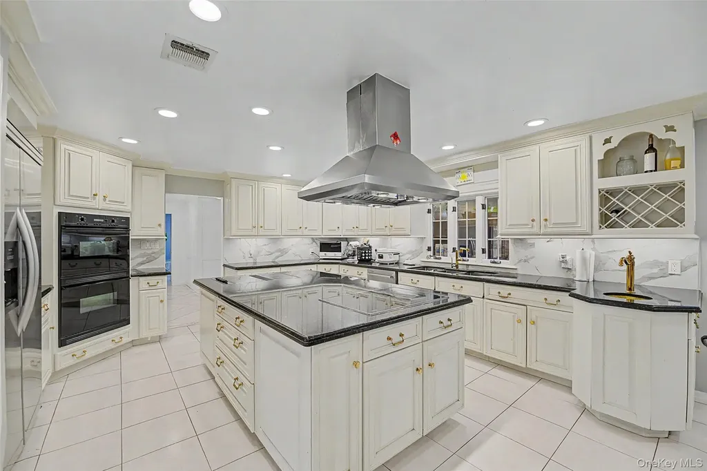 117 Plainview Road Woodbury NY 11797