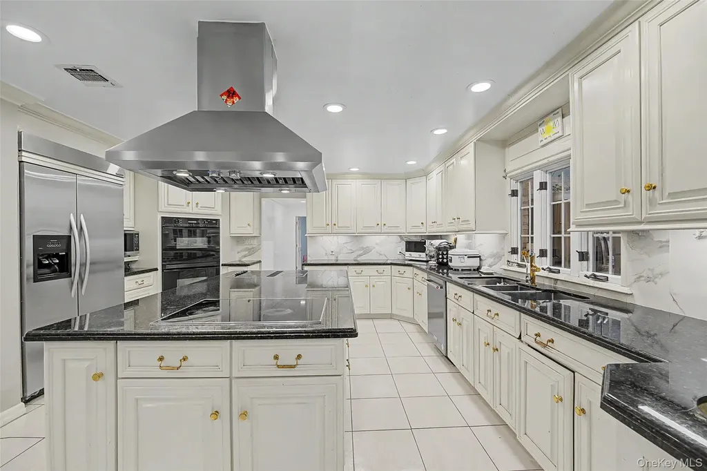 117 Plainview Road Woodbury NY 11797