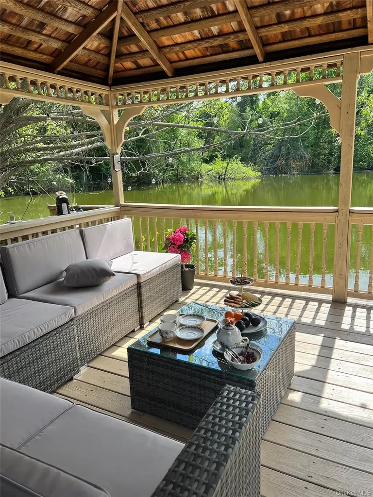 117 Plainview Road Woodbury NY 11797