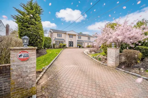 117 Plainview Road Woodbury NY 11797