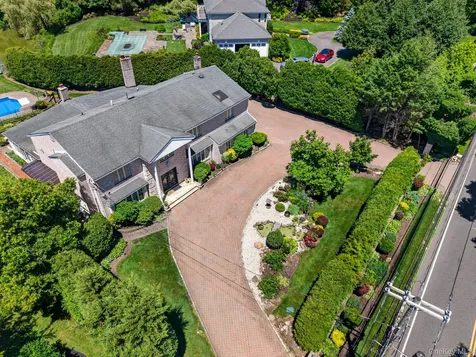 117 Plainview Road Woodbury NY 11797