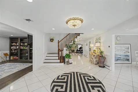 117 Plainview Road Woodbury NY 11797
