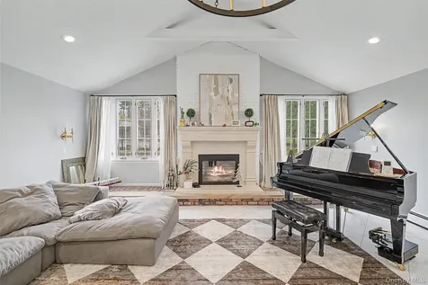 117 Plainview Road Woodbury NY 11797