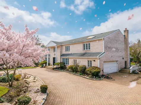 117 Plainview Road Woodbury NY 11797
