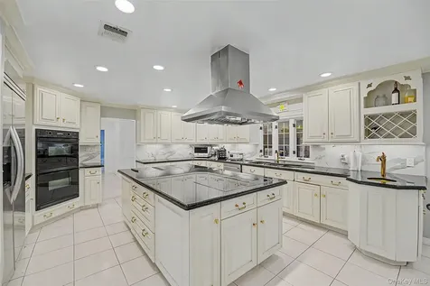 117 Plainview Road Woodbury NY 11797