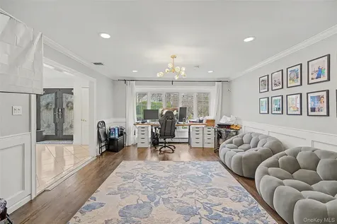117 Plainview Road Woodbury NY 11797