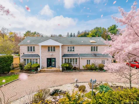 117 Plainview Road Woodbury NY 11797