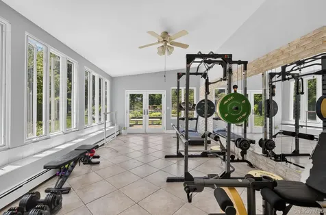 117 Plainview Road Woodbury NY 11797