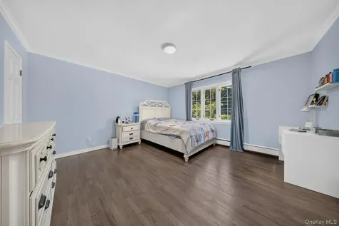 117 Plainview Road Woodbury NY 11797