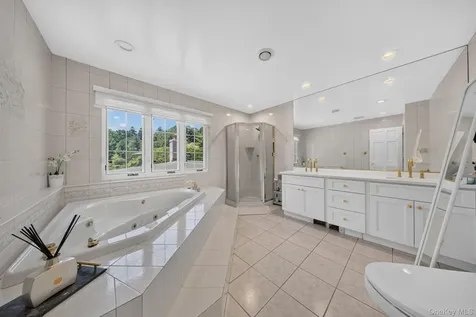 117 Plainview Road Woodbury NY 11797