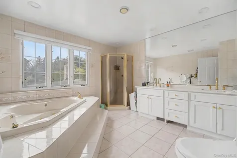 117 Plainview Road Woodbury NY 11797