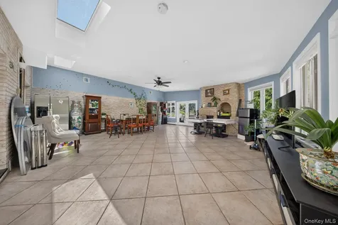 117 Plainview Road Woodbury NY 11797