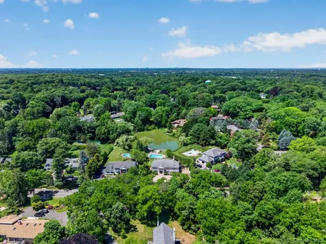 117 Plainview Road Woodbury NY 11797
