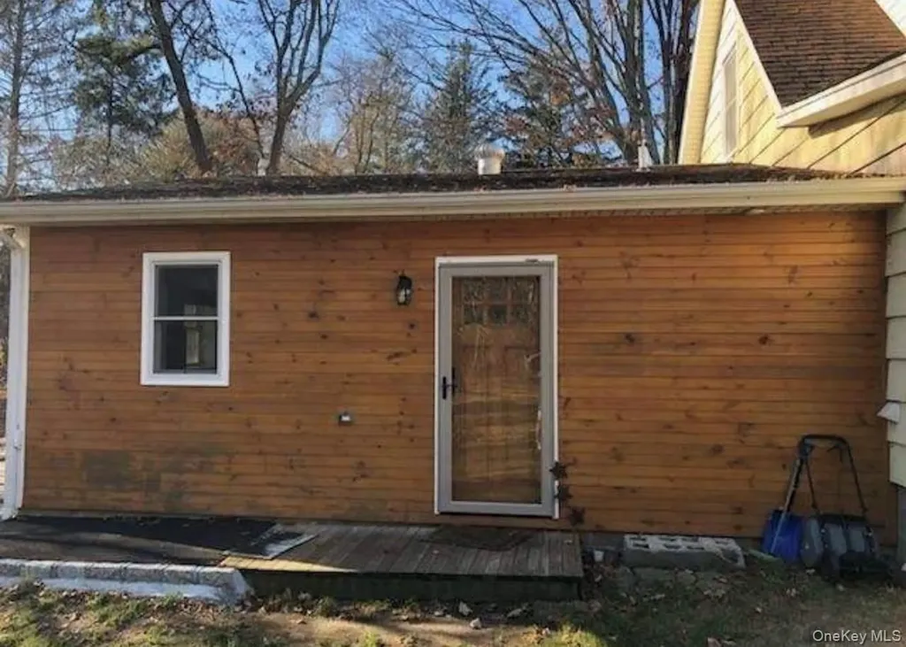 71 Crescent Street Yaphank NY 11980