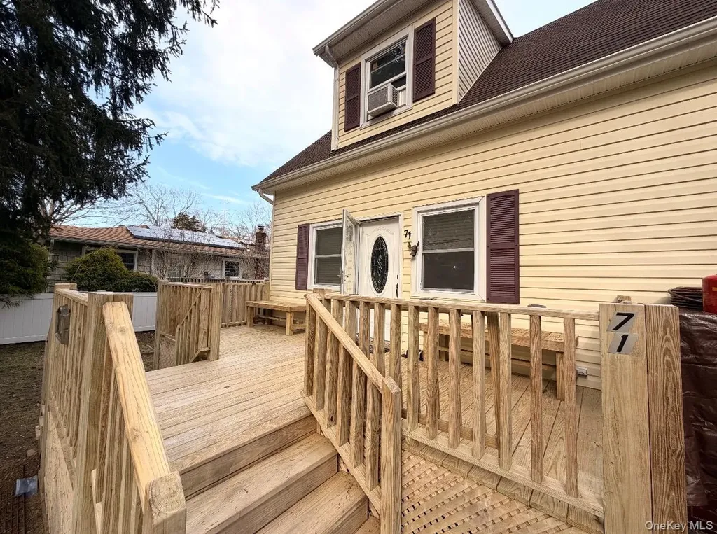 71 Crescent Street Yaphank NY 11980