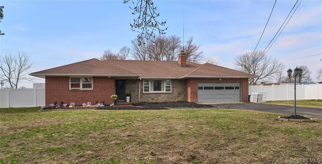 42 Peary Street West Babylon NY 11704