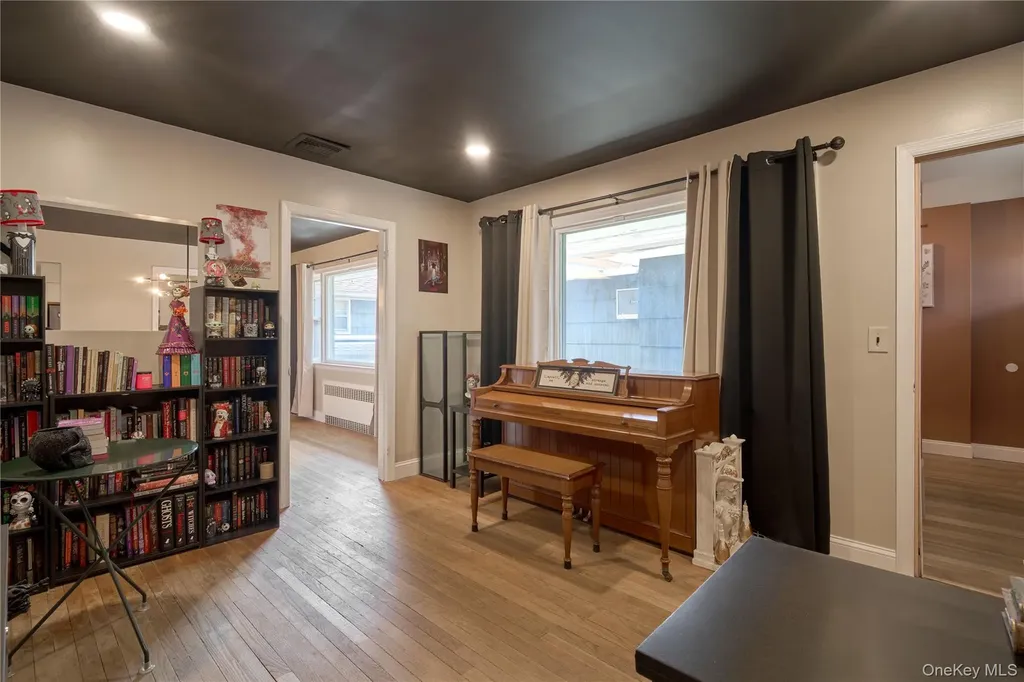 42 Peary Street West Babylon NY 11704